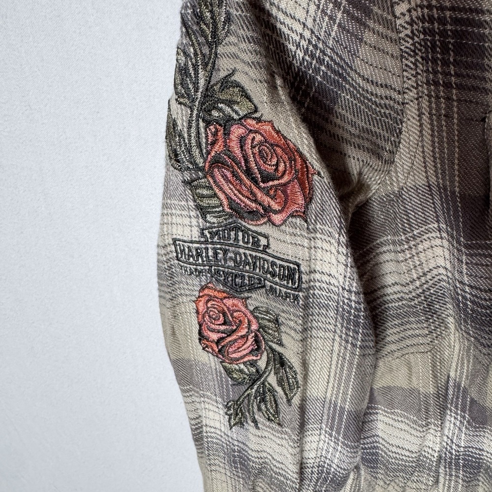 Harley Davidson Womens Plaid Flannel Shirt XS Beige Gray Embroidered Flower - Picture 3 of 10